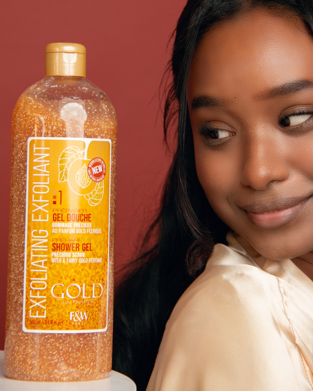 Fair & White 1: Gold Exfoliating Shower Gel Scrub, 940ml