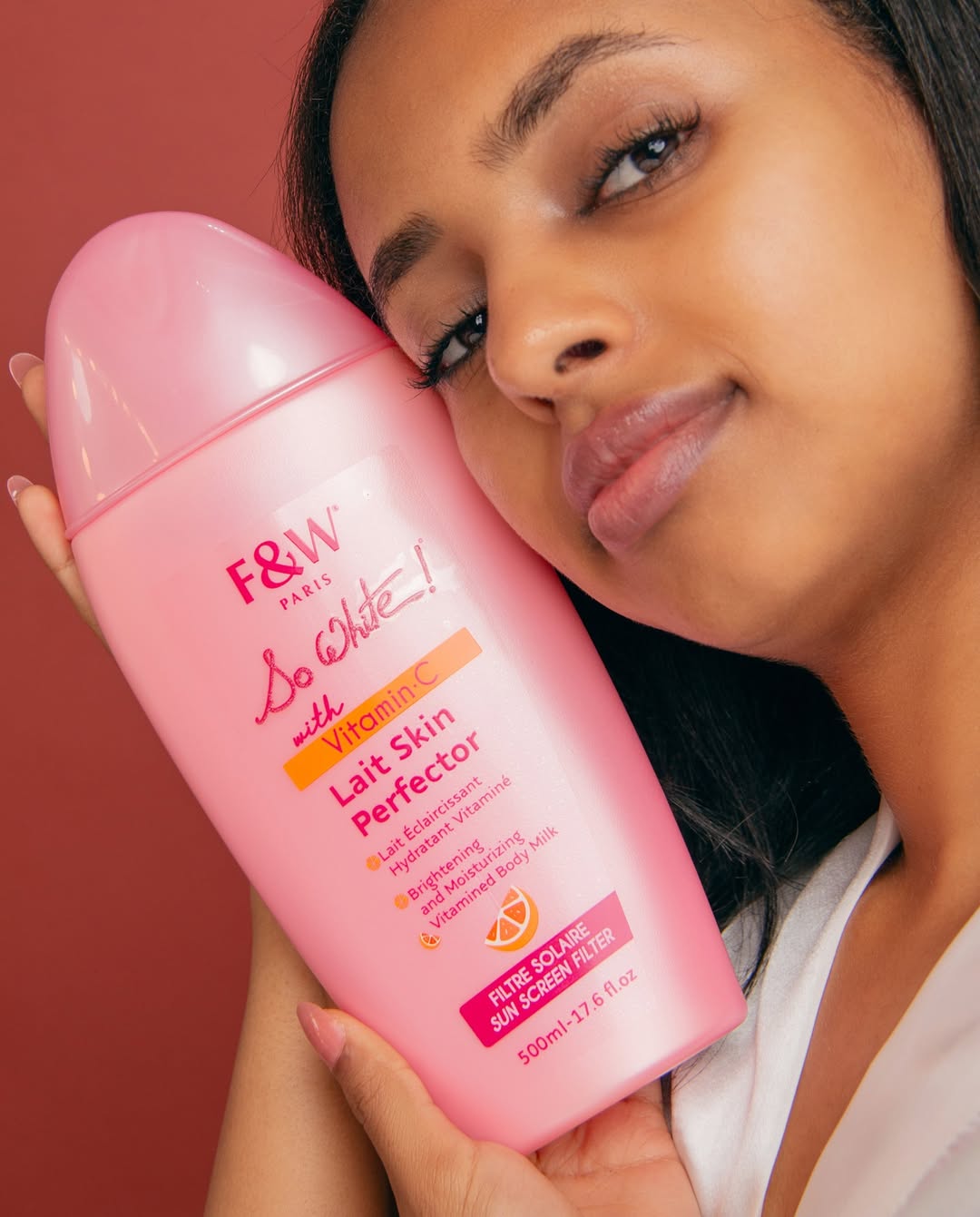 Fair & White So White Vitamin C Body Lotion with Sunscreen-Lait Skin Perfector, 500Ml